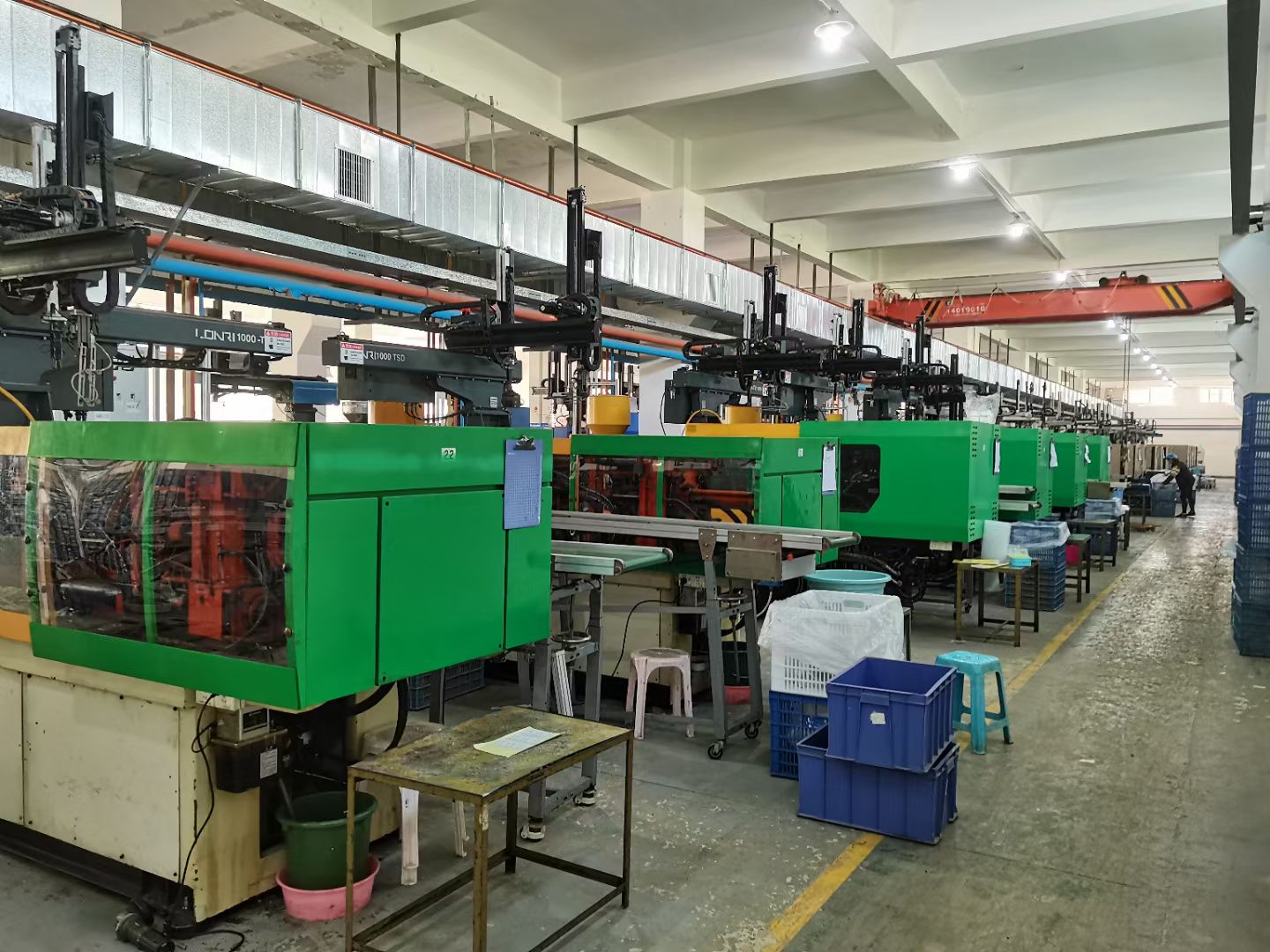 PET preform injection machine production workshop