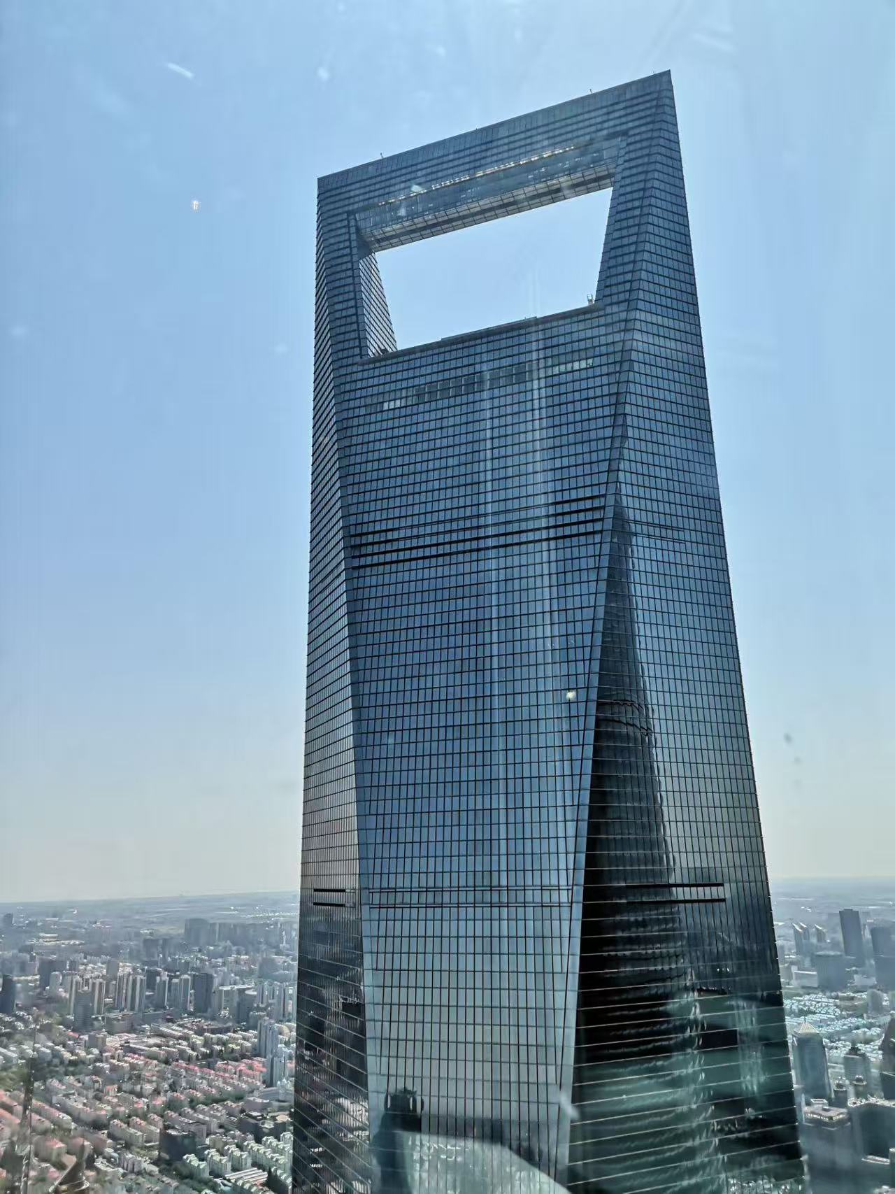 Architectural application of Haomen Aluminum profiles in a residential building