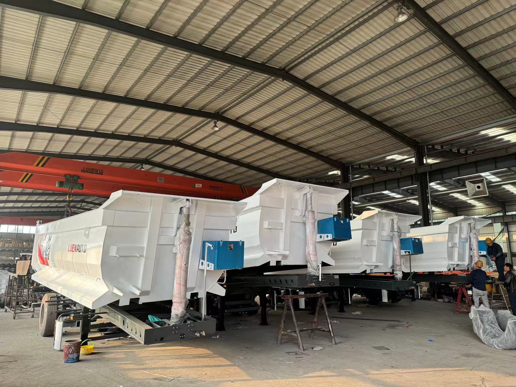 Dump semi trailer