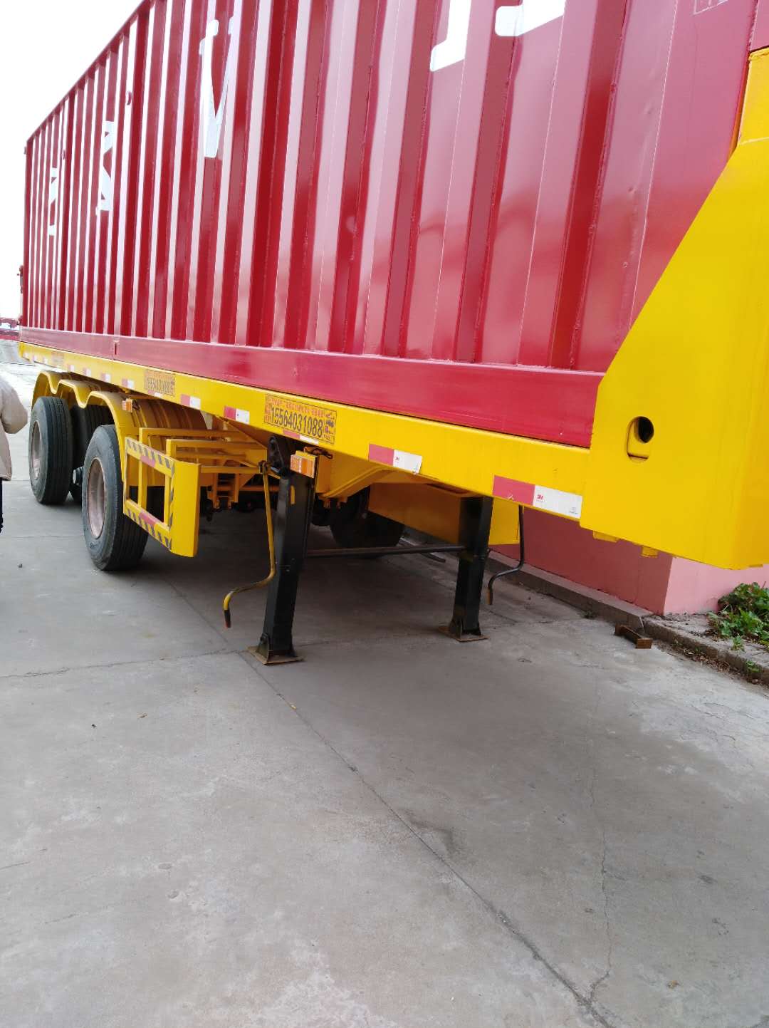 Dump semi trailer