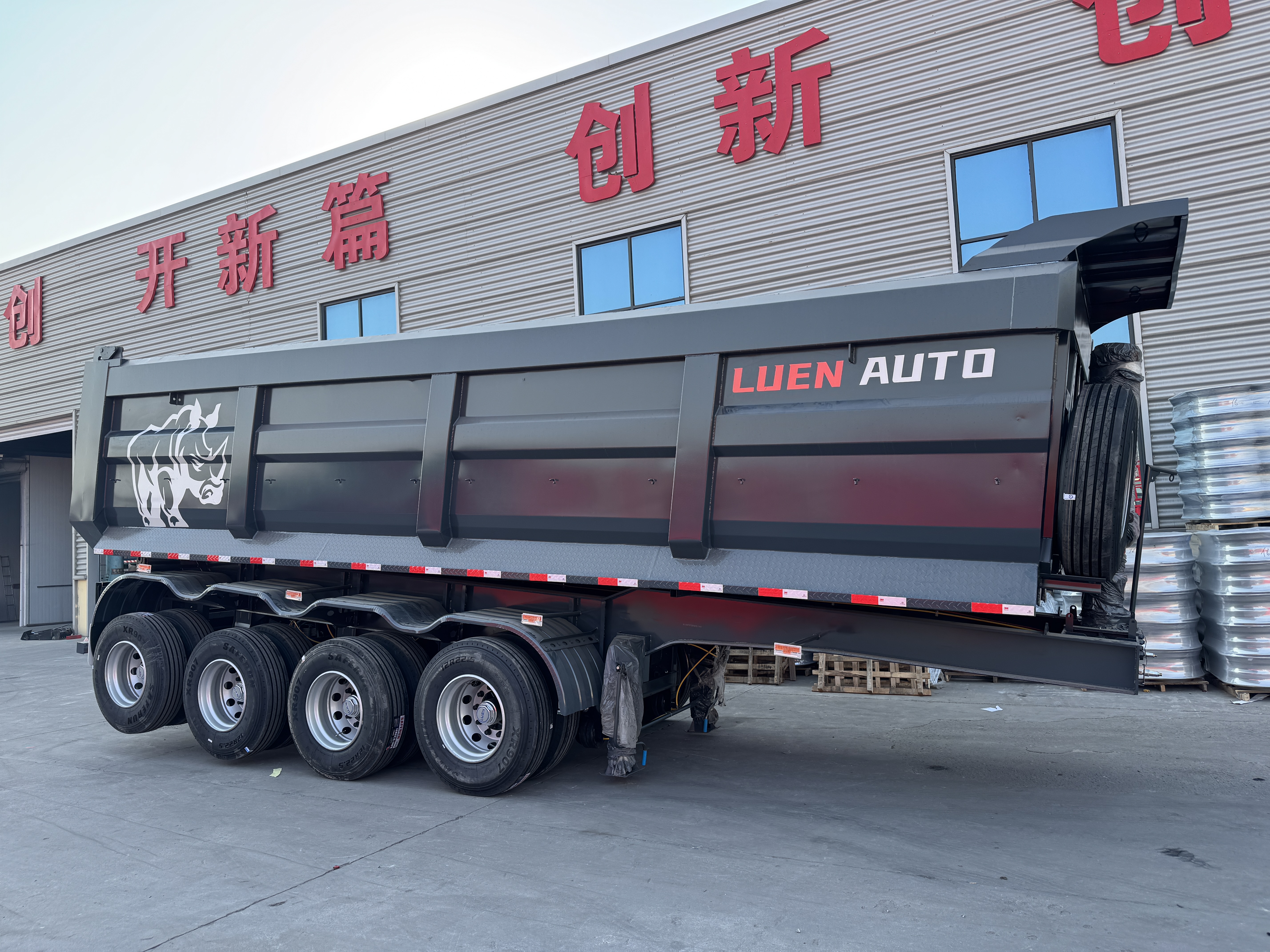 Dump semi trailer