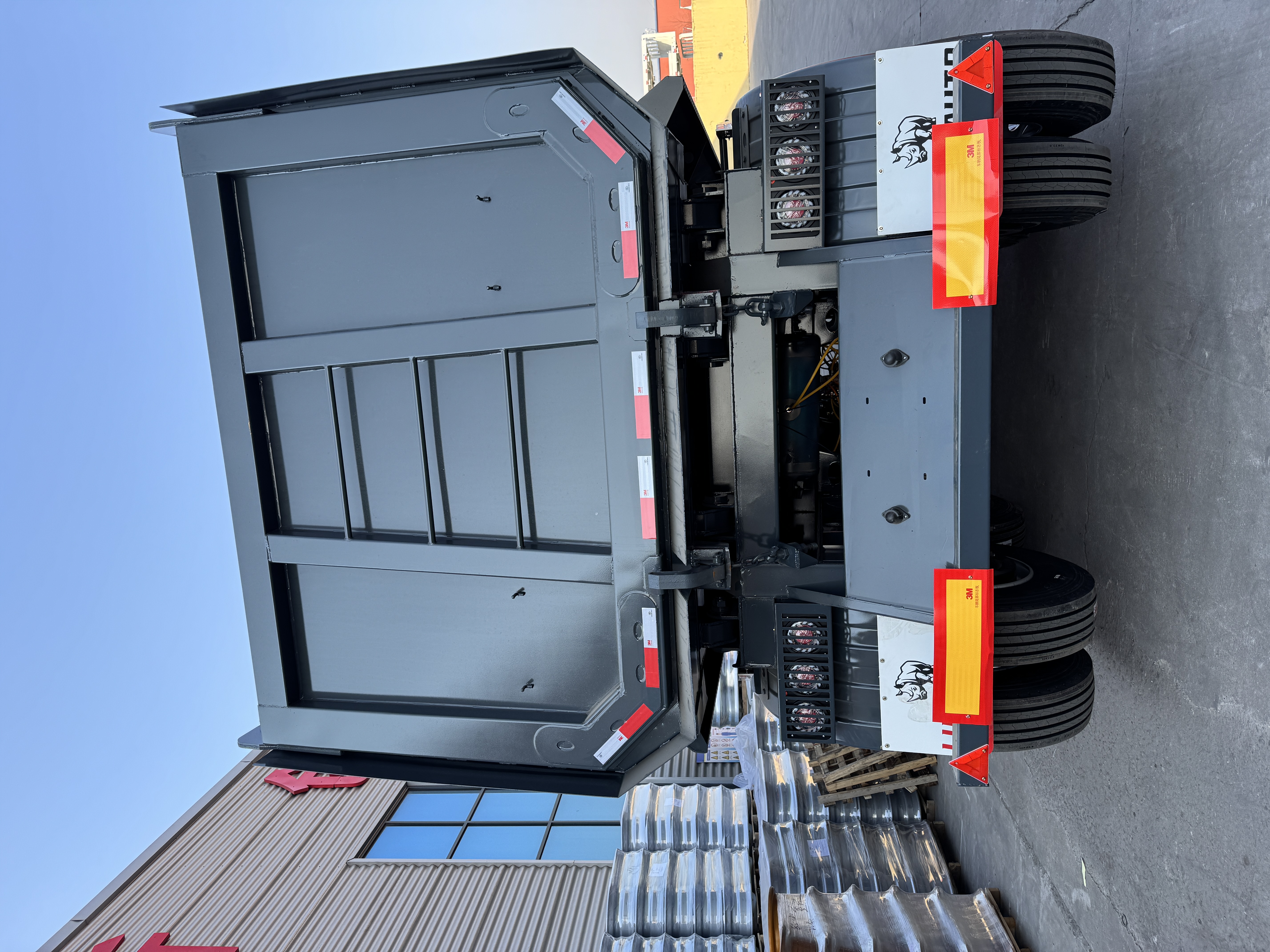 Dump semi trailer