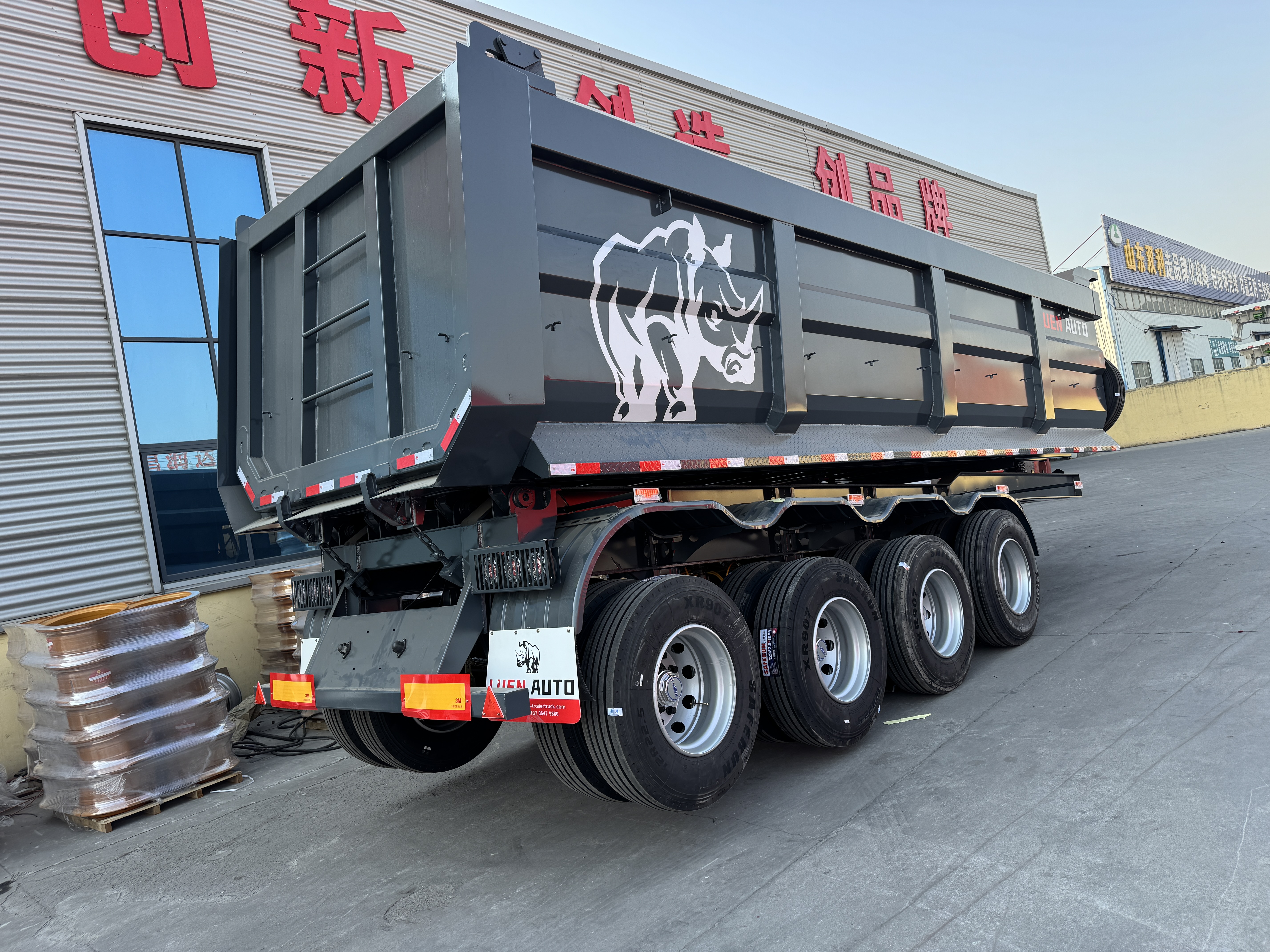 Dump semi trailer