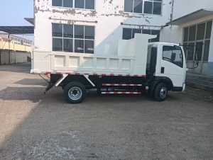 HOWO light duty truck / Sinotruk light truck / HOWO mini tipper / HOWO light cargo truck / HOWO 4×2 tippe
