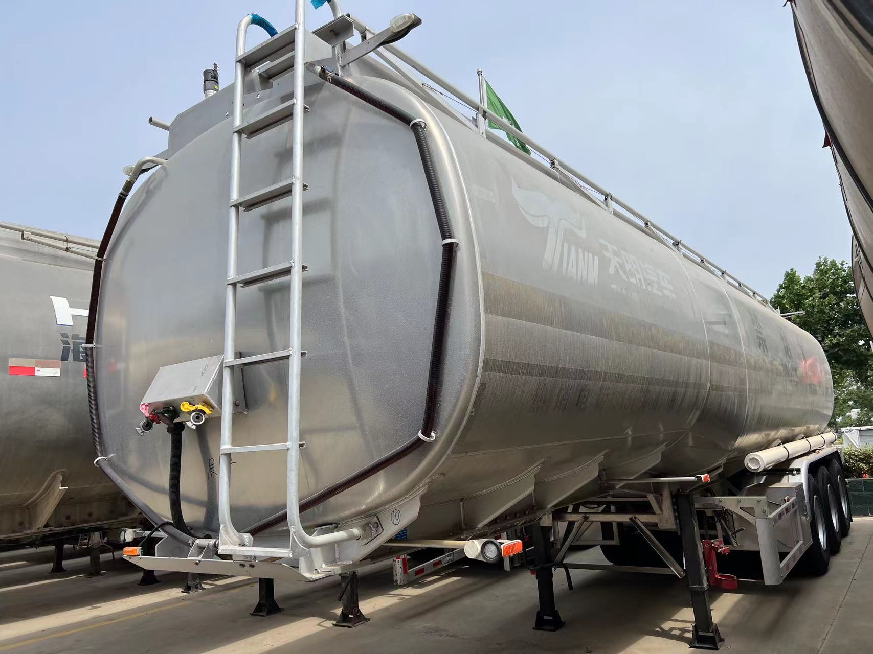 tank semi trailer