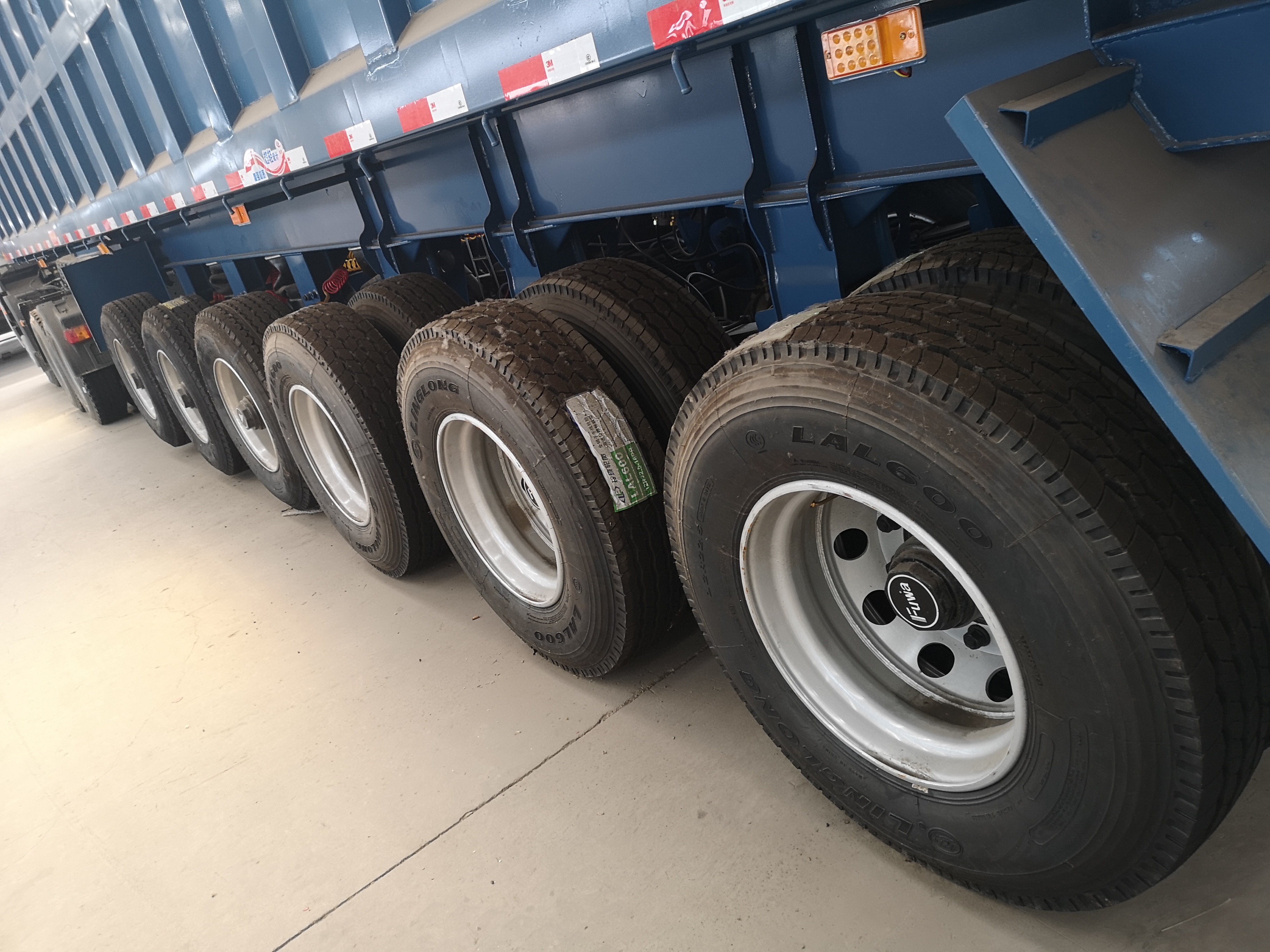 Dump semi trailer