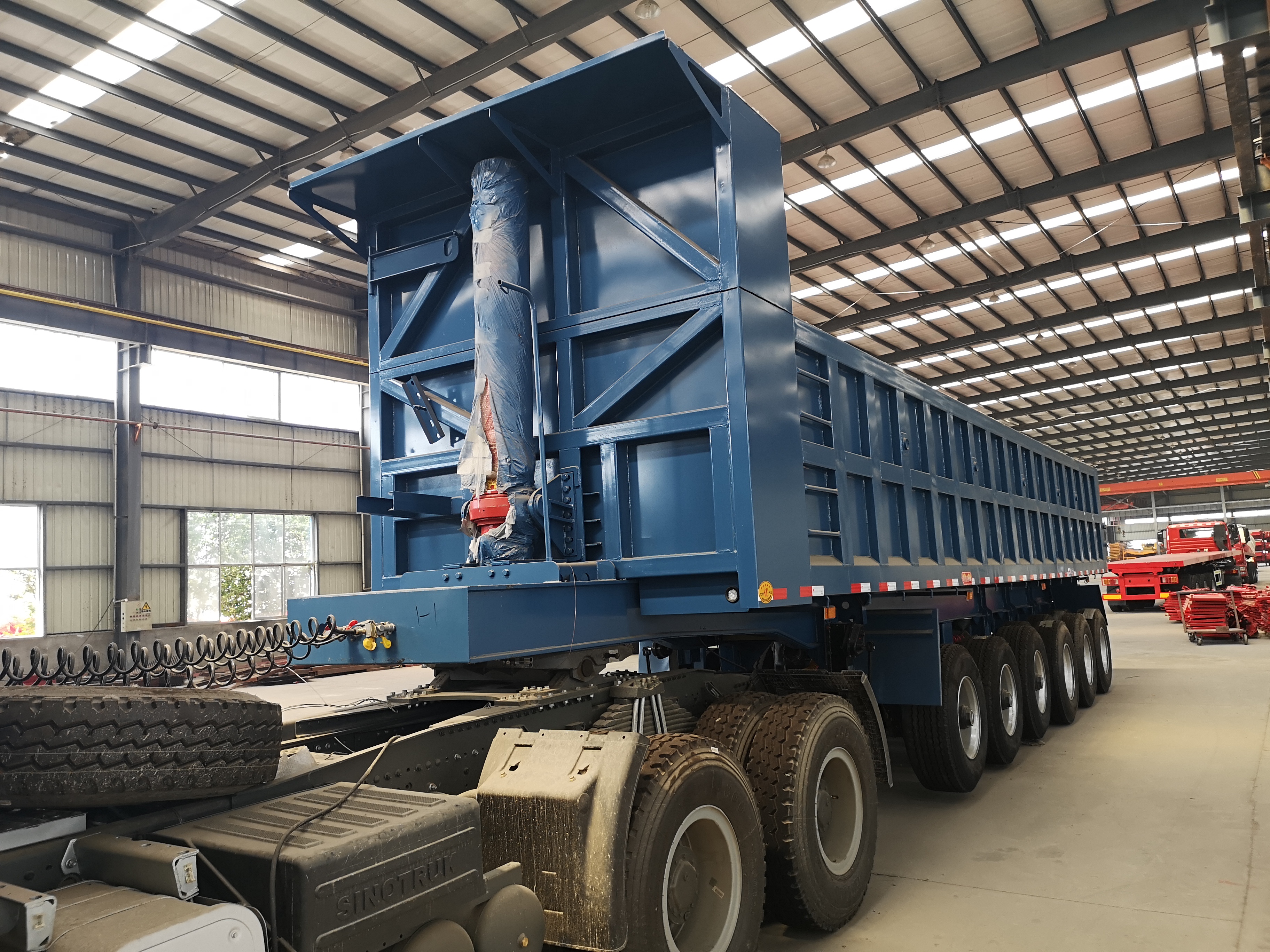 Dump semi trailer