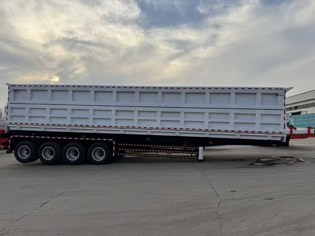 Dump semi trailer