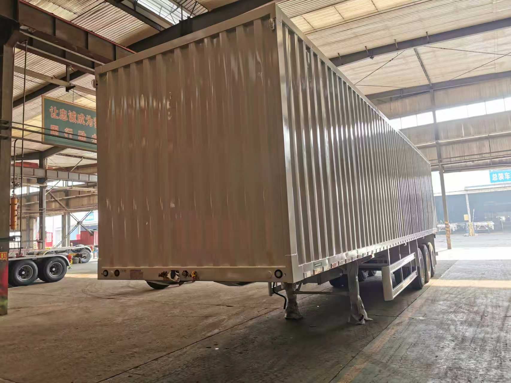 Container semi trailer