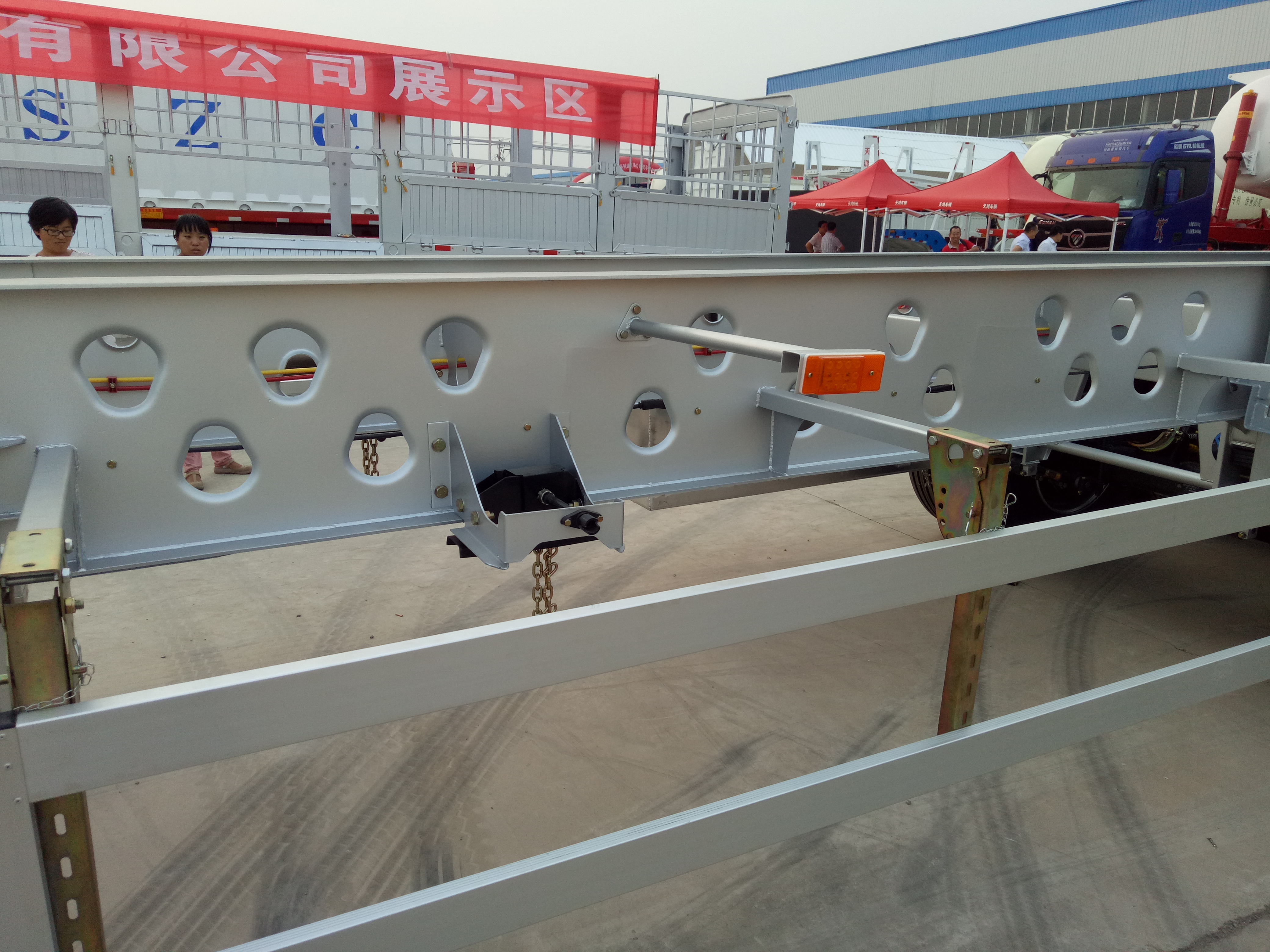 container semi trailer