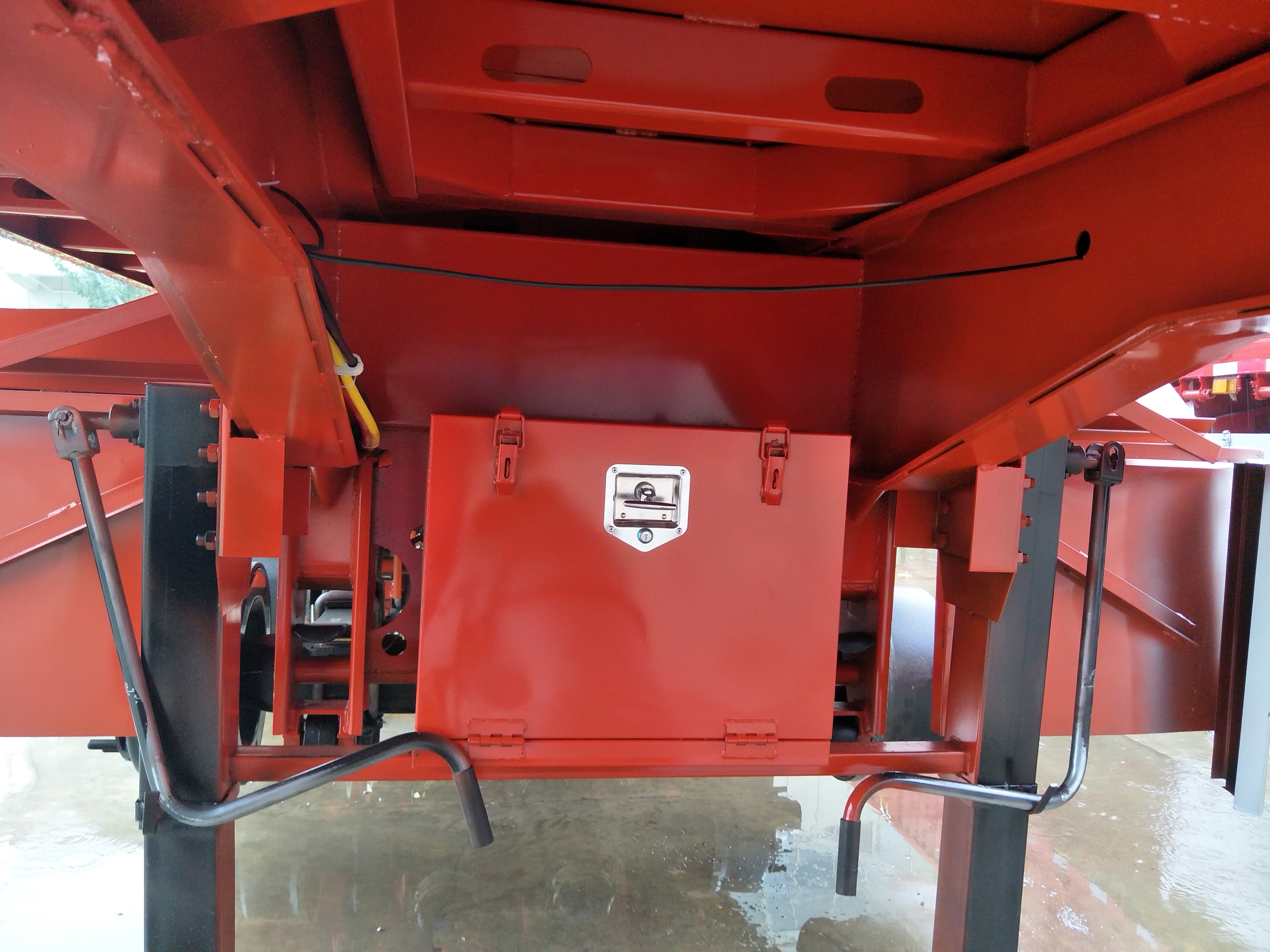 Dump semi trailer