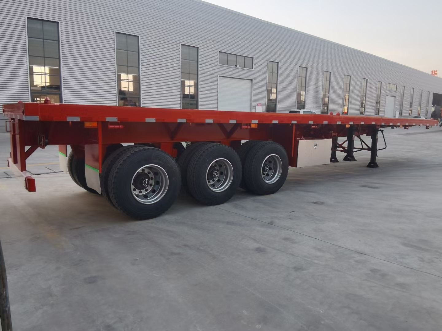 flatbed semi trailer