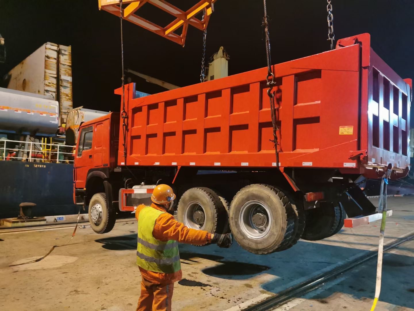 Sinotruk dump truck 