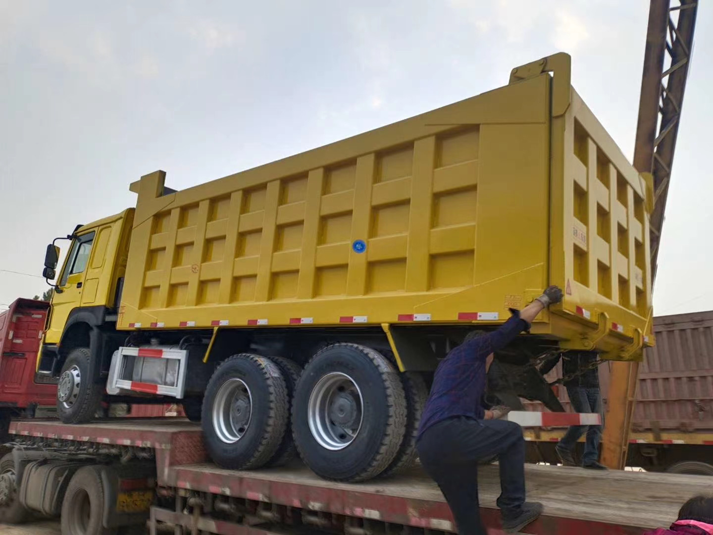 Sinotruk dump truck 