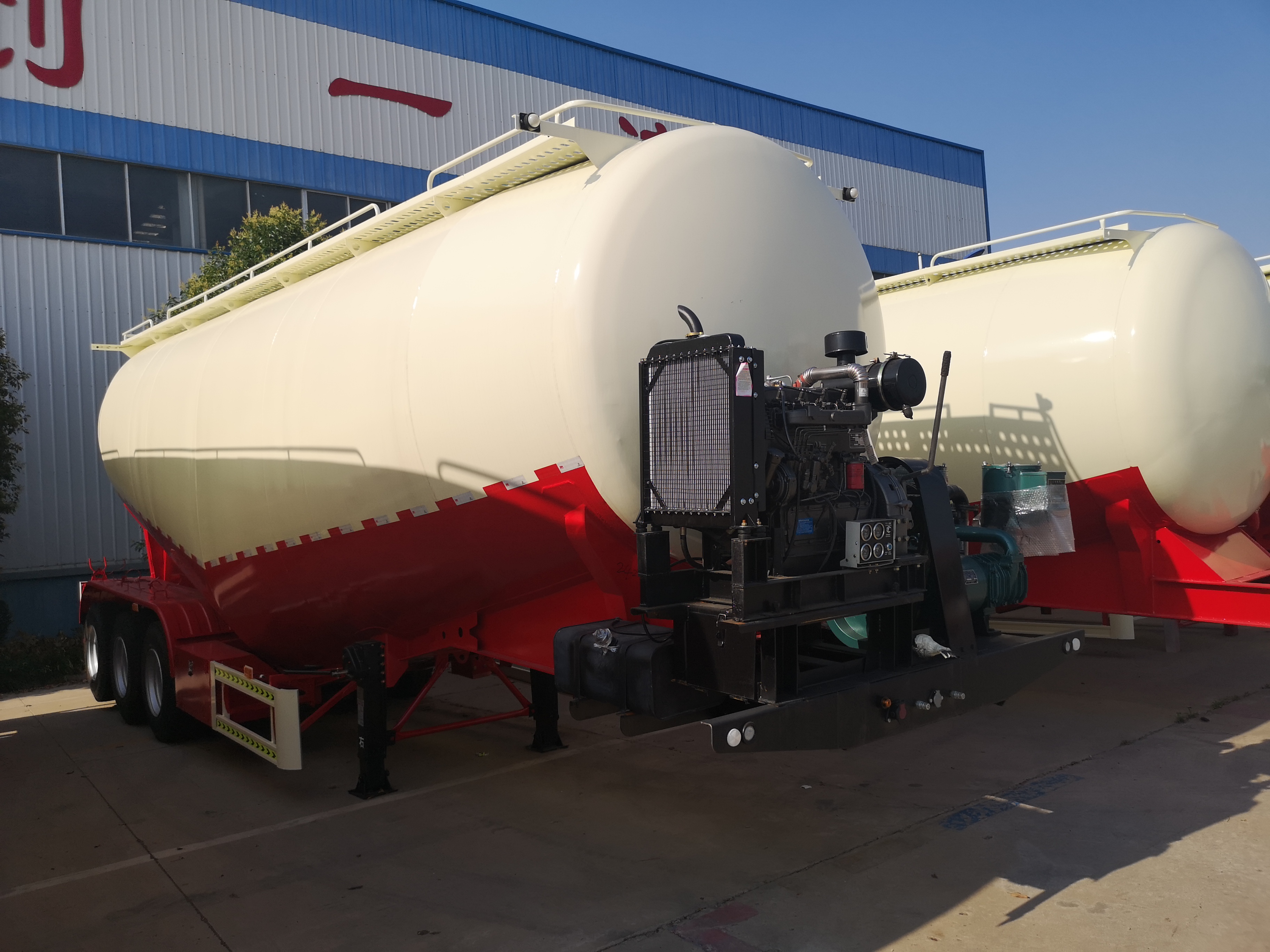 Powder tank semi trailer