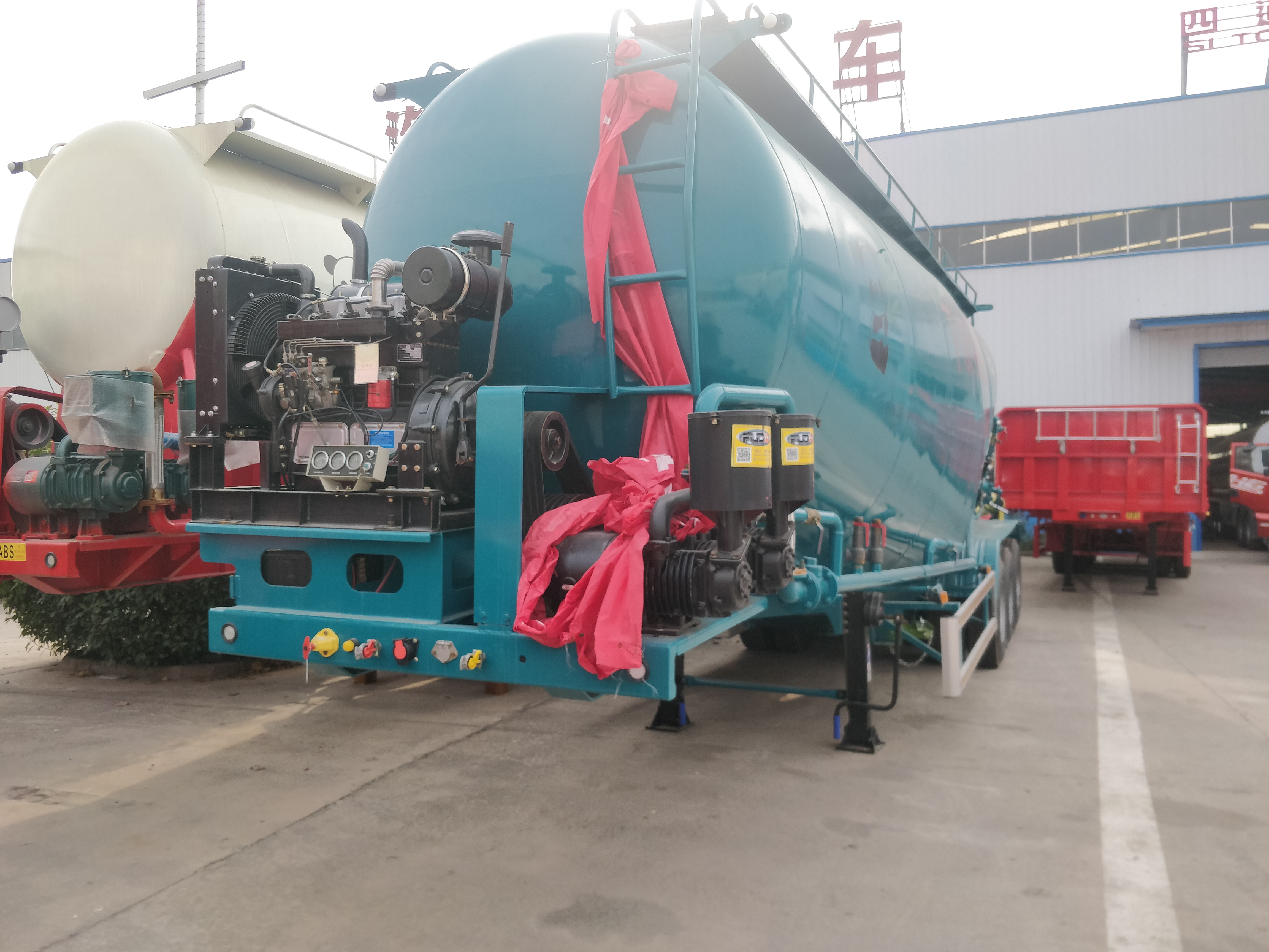 Powder tank semi trailer