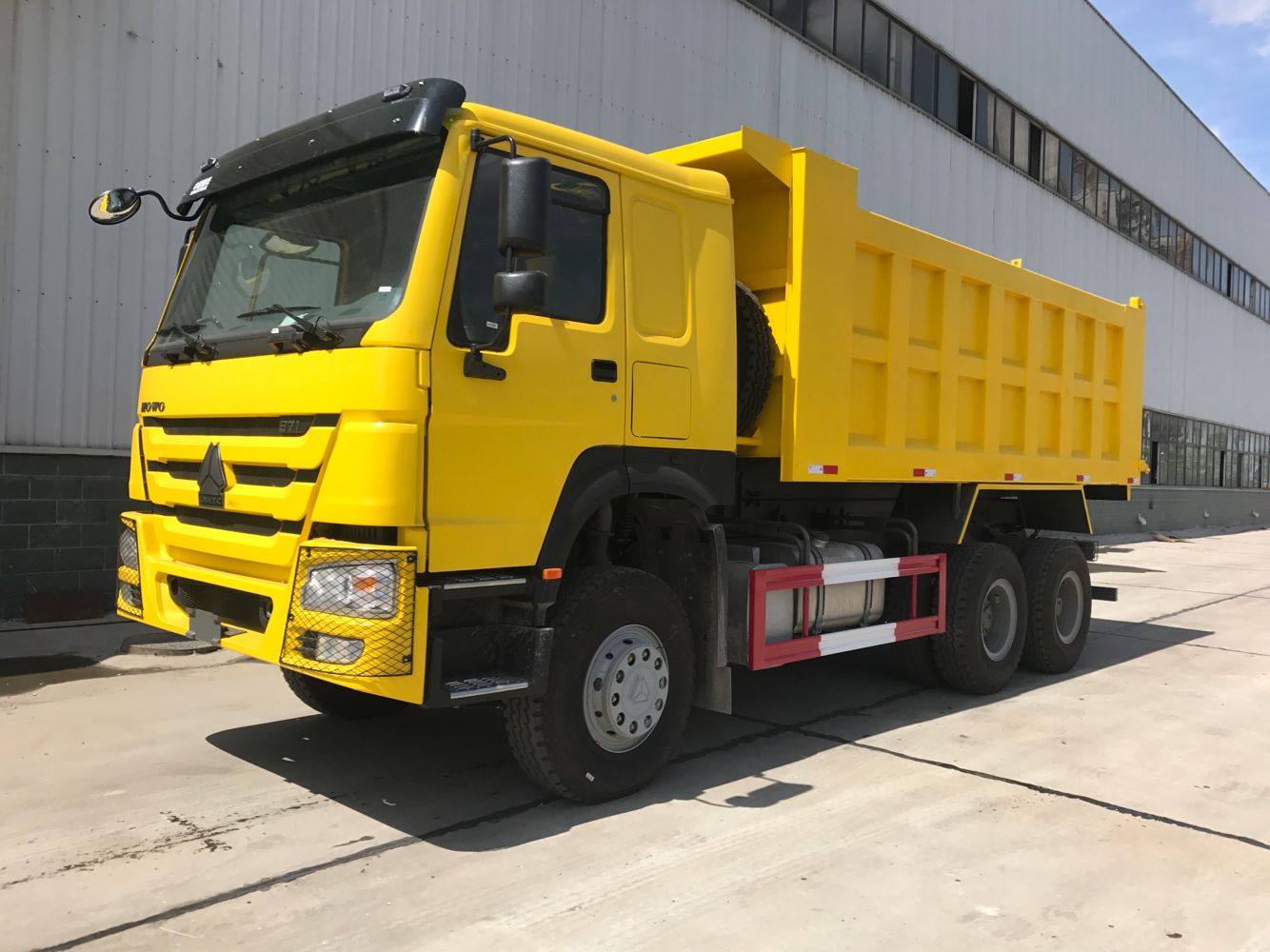 Sinotruk dump truck 