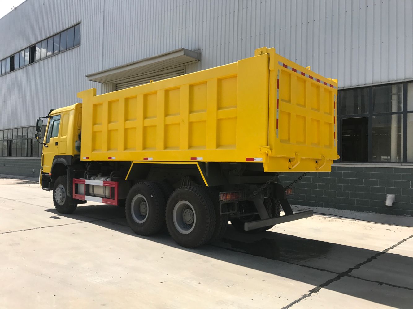 Sinotruk dump truck 