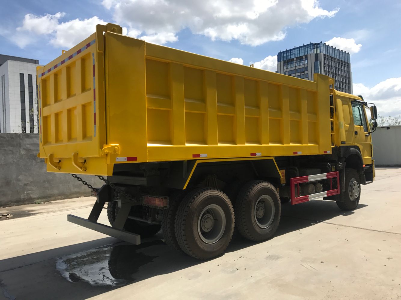 Sinotruk dump truck 