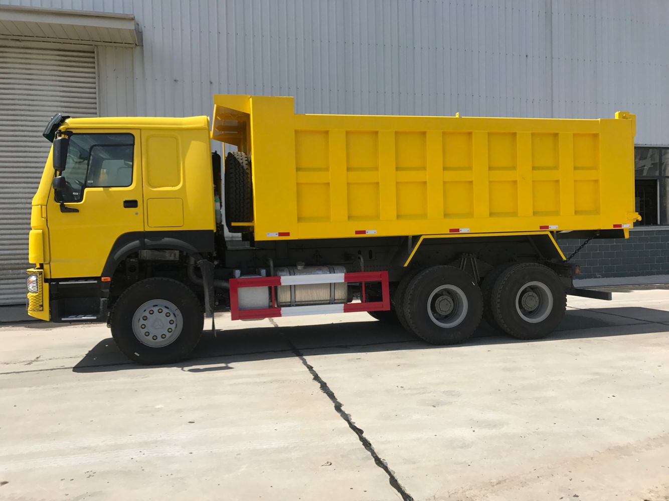 Sinotruk dump truck 