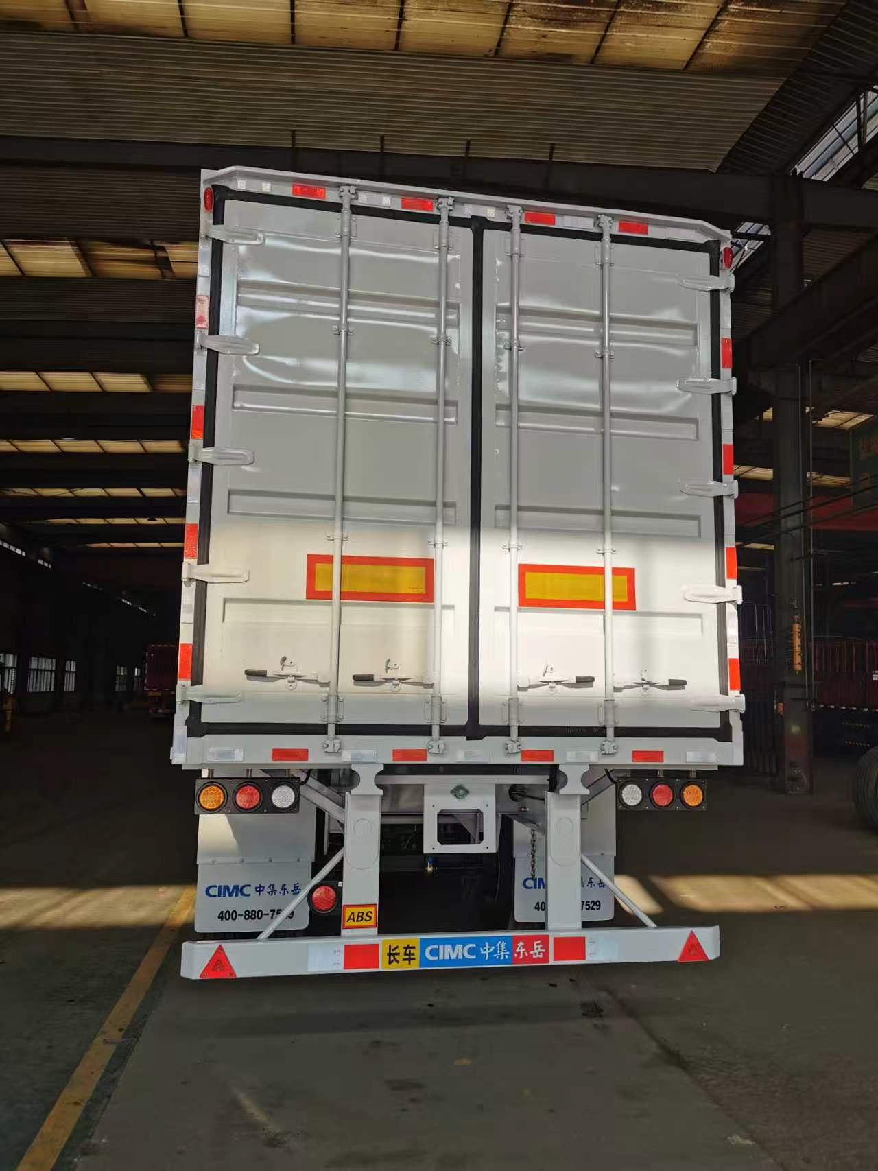 Container semi trailer