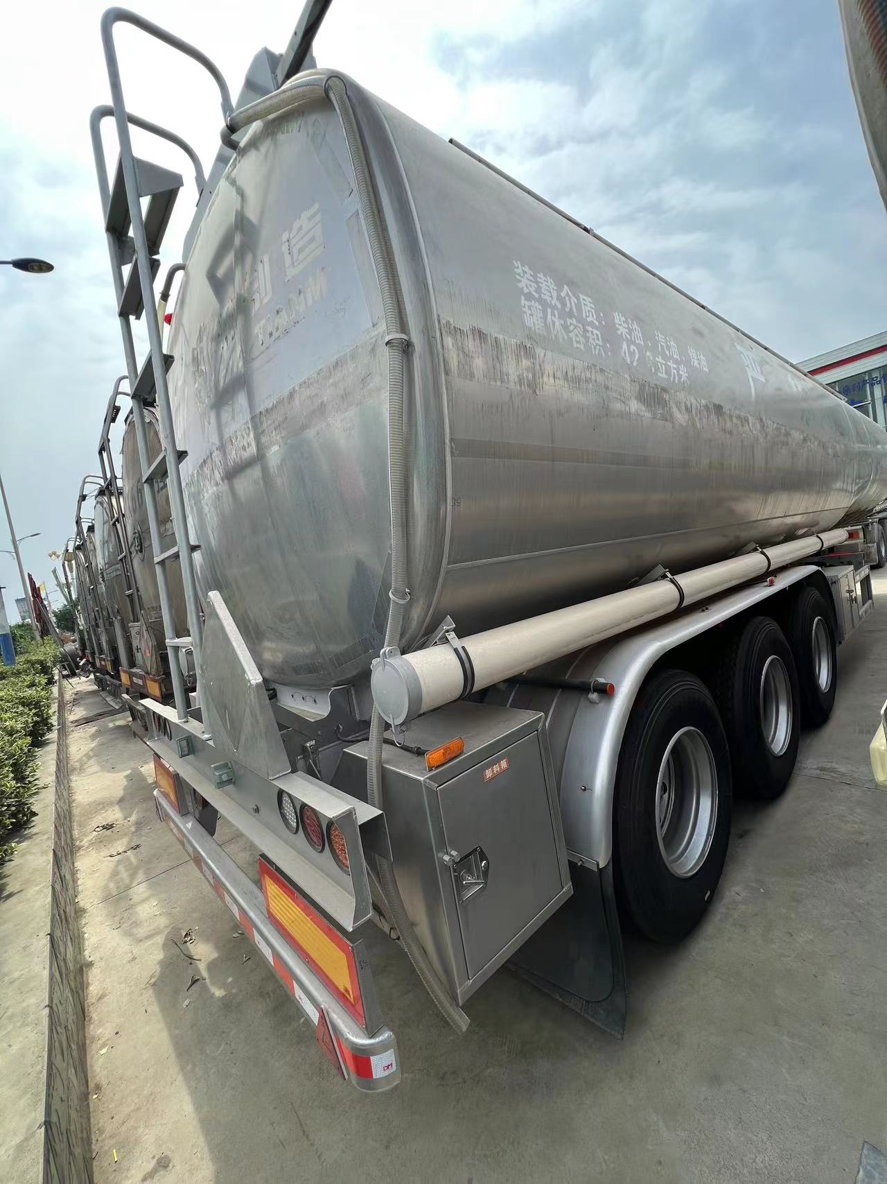 tank semi trailer