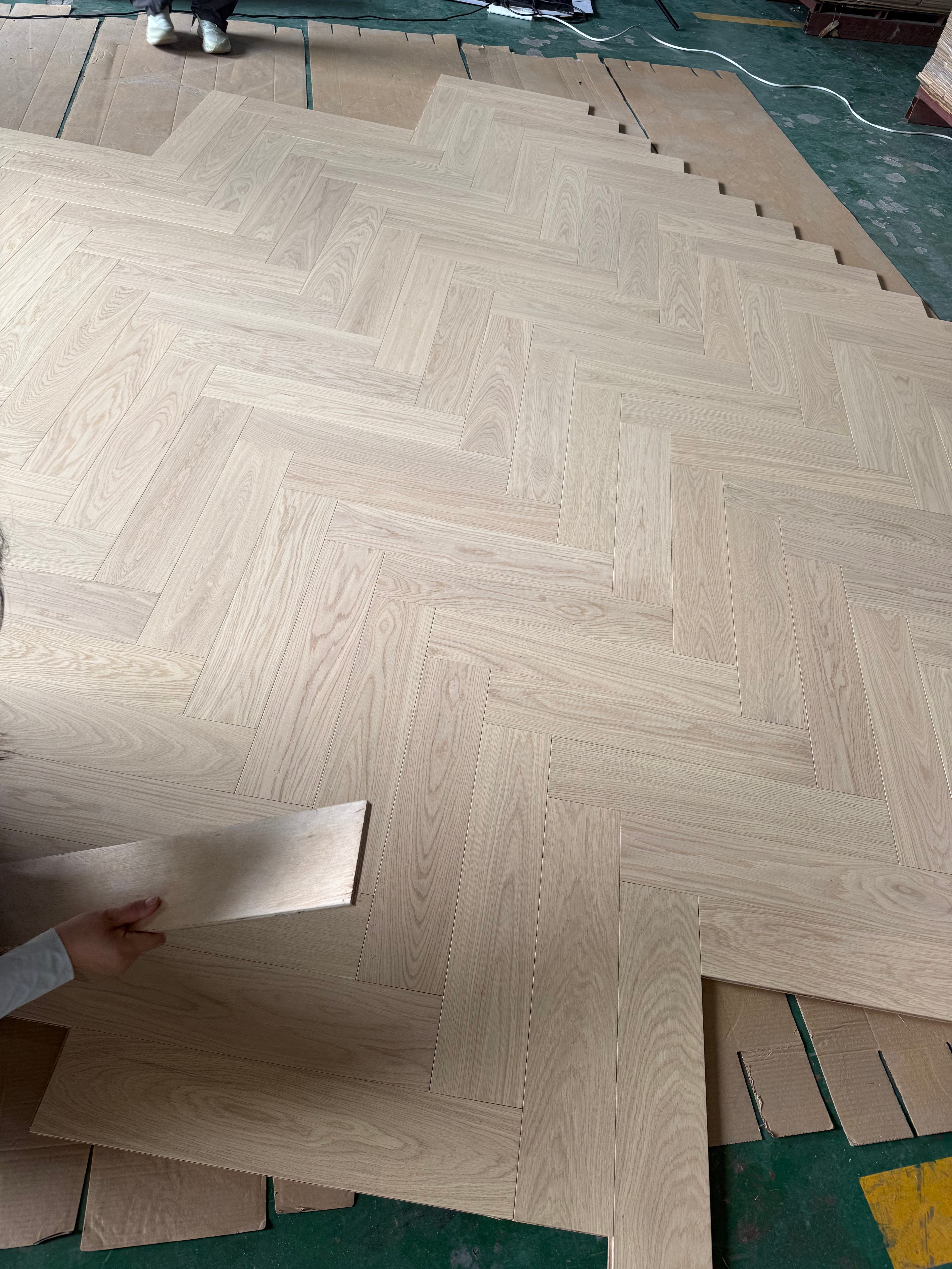 Cost-Efficient Oak Engineered Wood Flooring 1900x190x14/3mm
