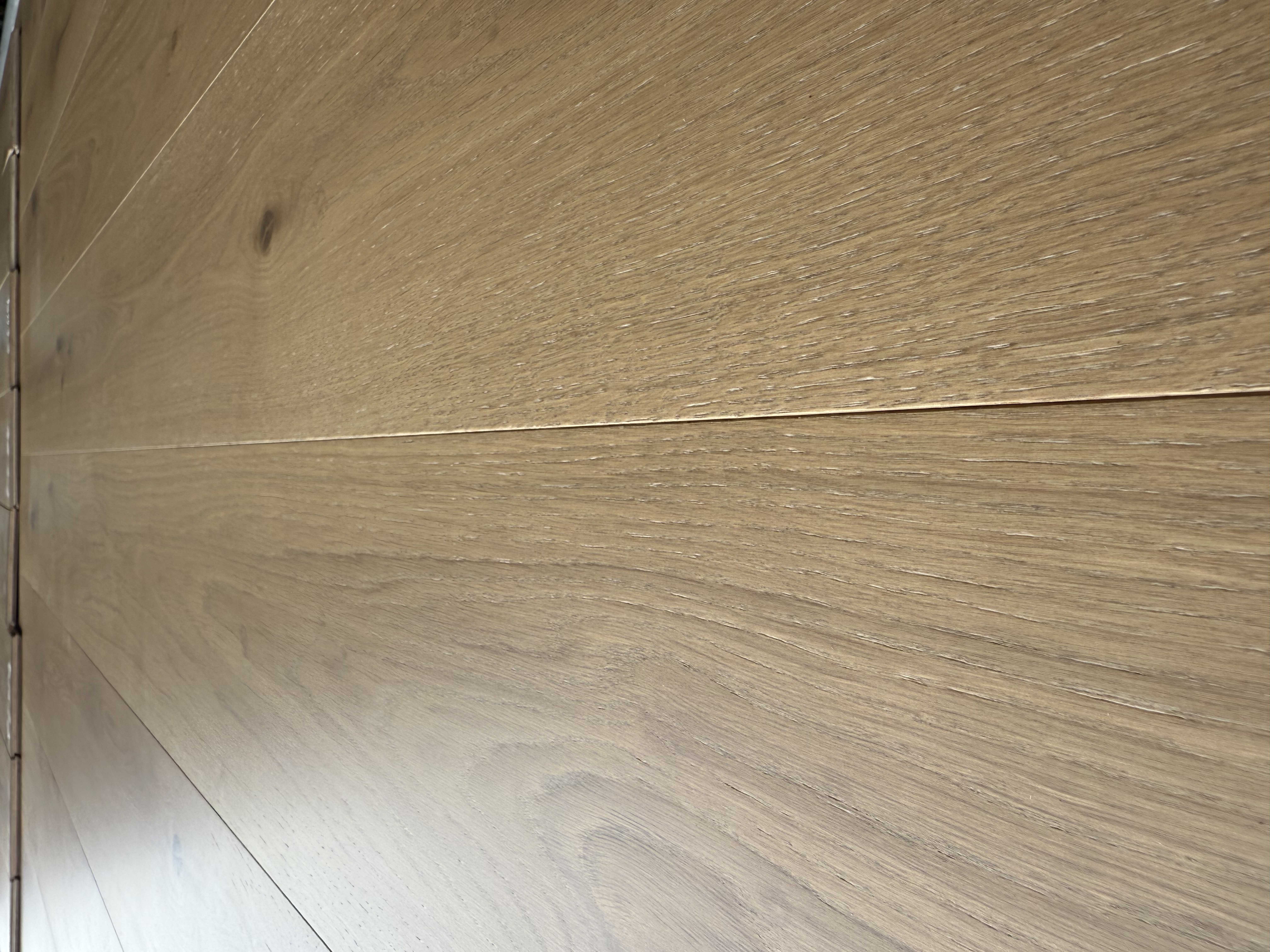 Engineered wood flooring product details showing multilayer structure