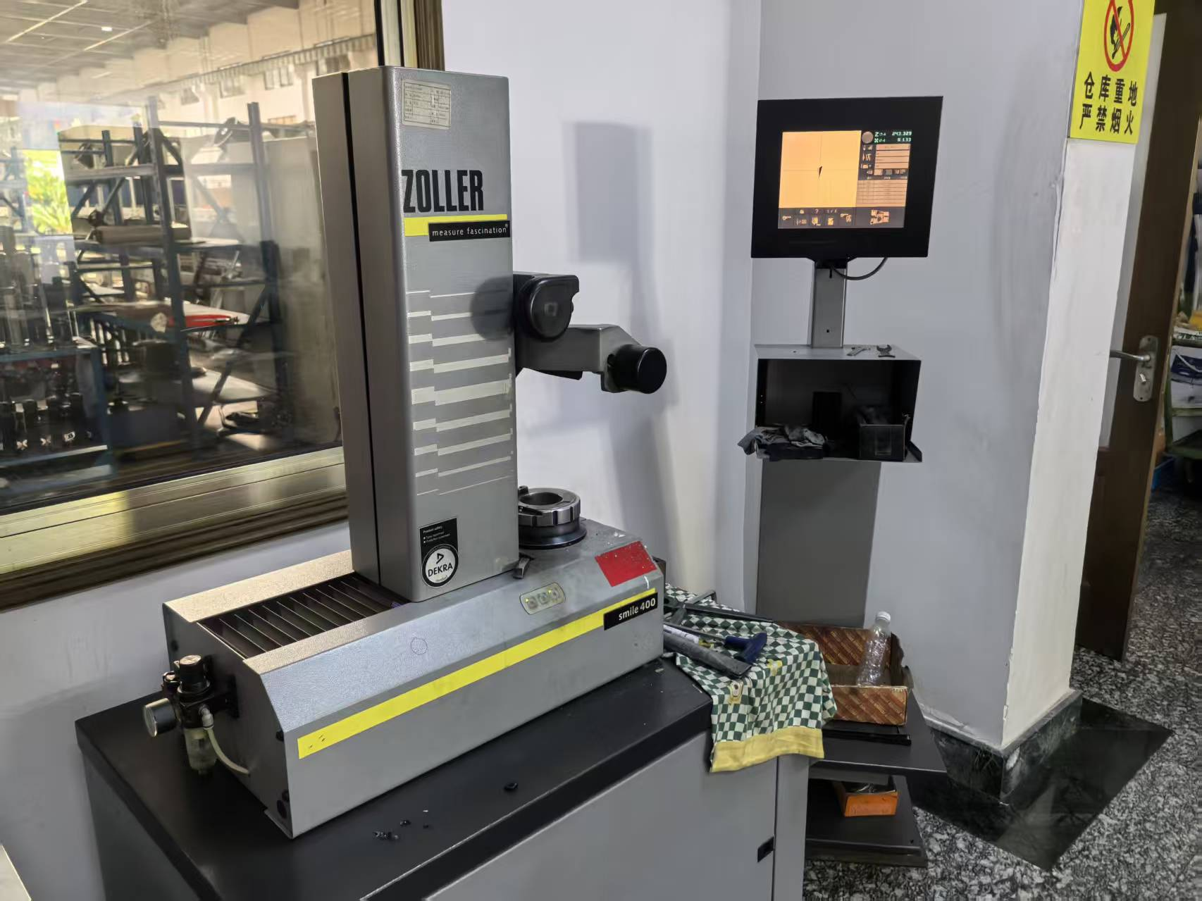 Optical tool presetter used during EUMASEIKI machine setup
