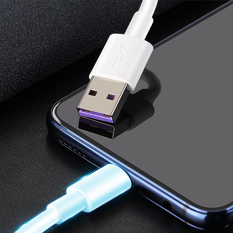 Usage scenario of Focuses USB cables in daily, outdoor, and humid environments