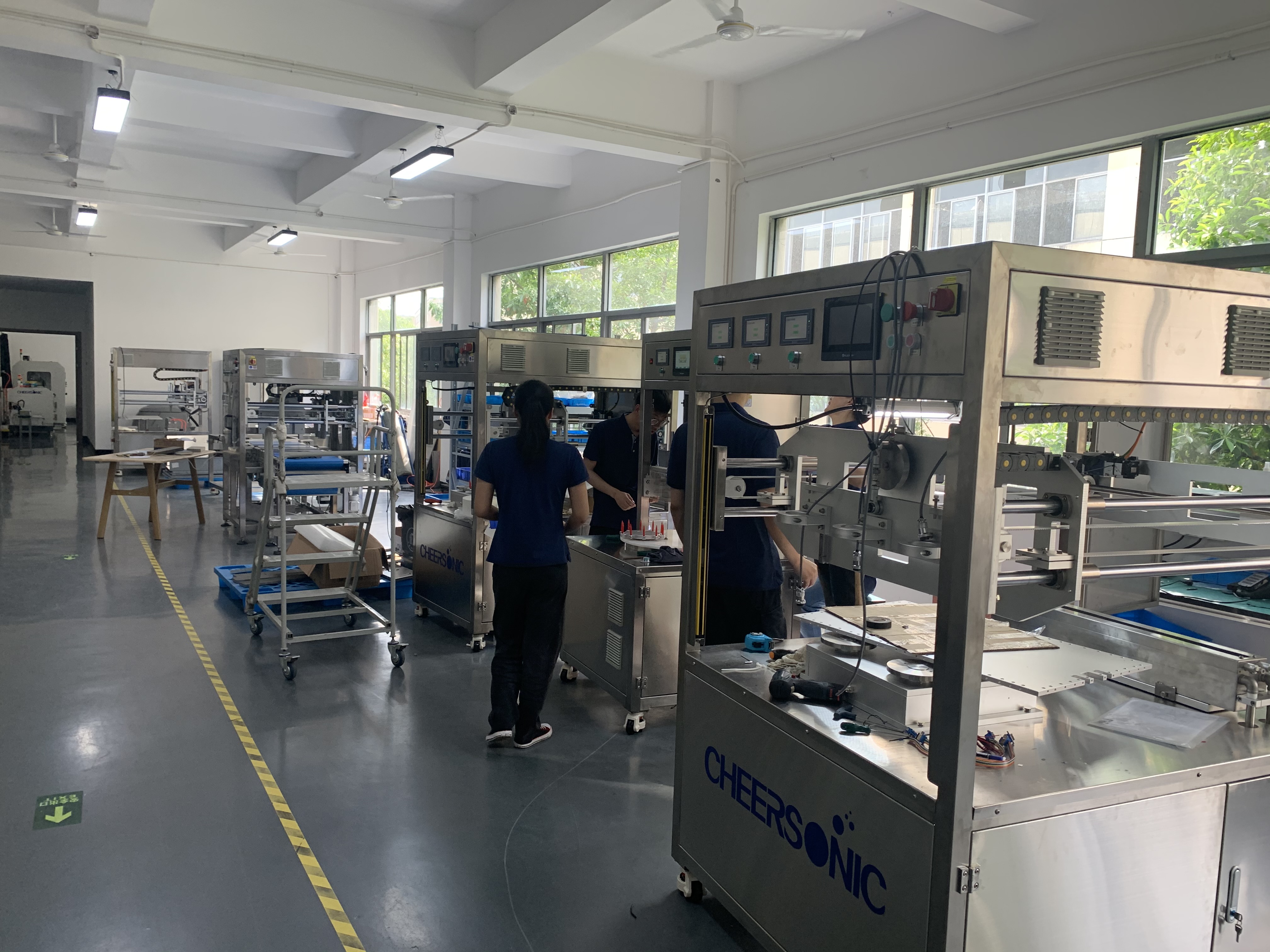 Ultrasonic equipment production workshop at Cheersonic