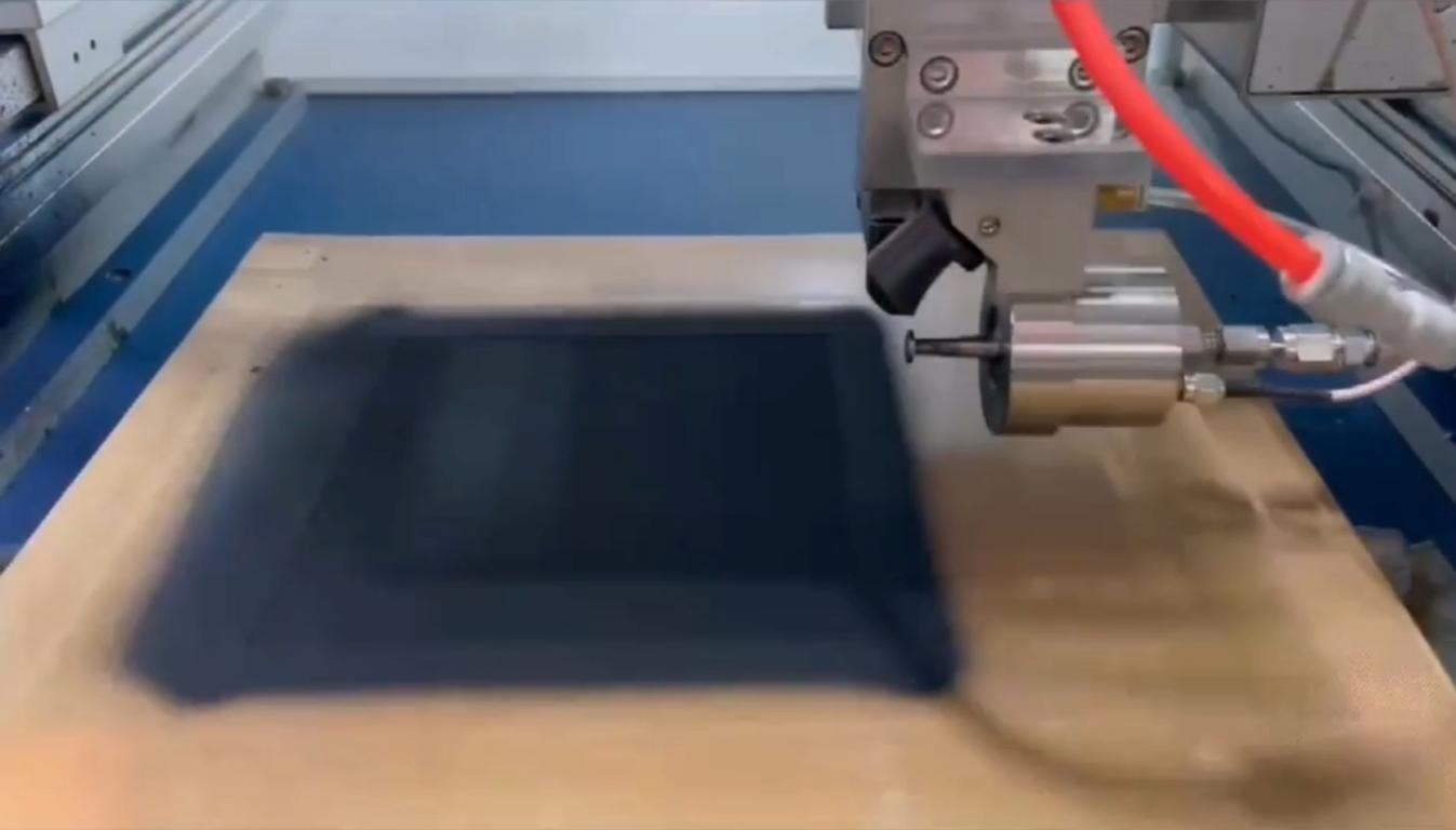 CCM preparation process using ultrasonic spraying for fuel cell catalyst layers