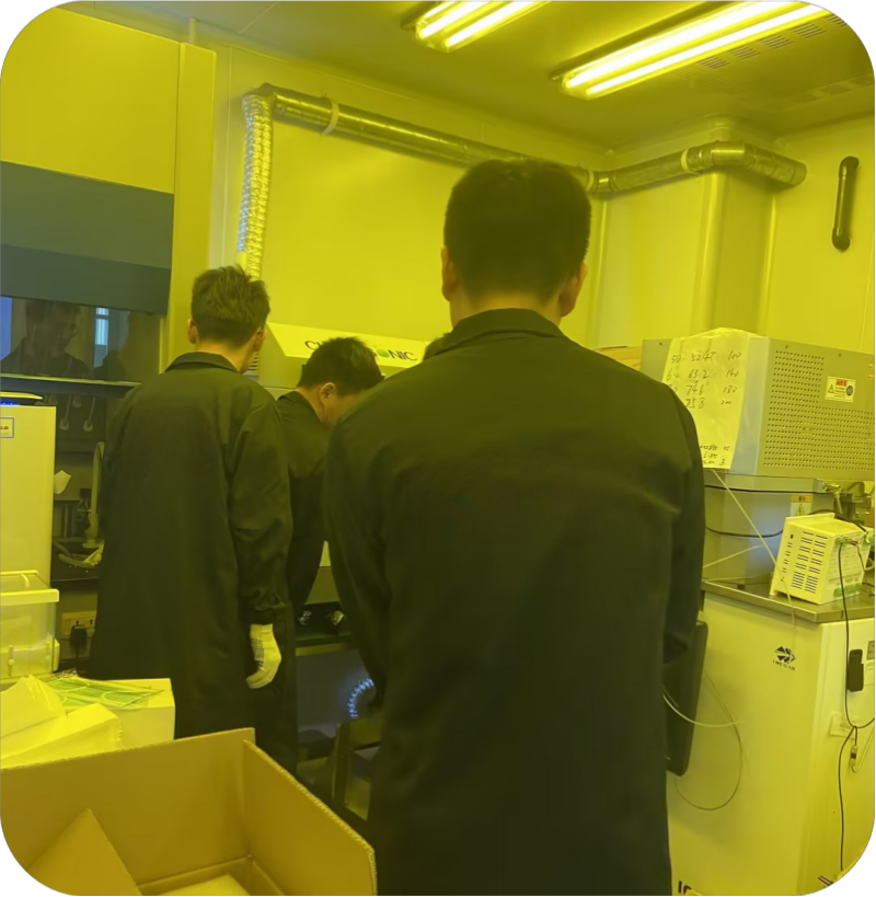 Photoresist coating system using 25-180 kHz ultrasonic atomisation from 0.001-50 mL/min