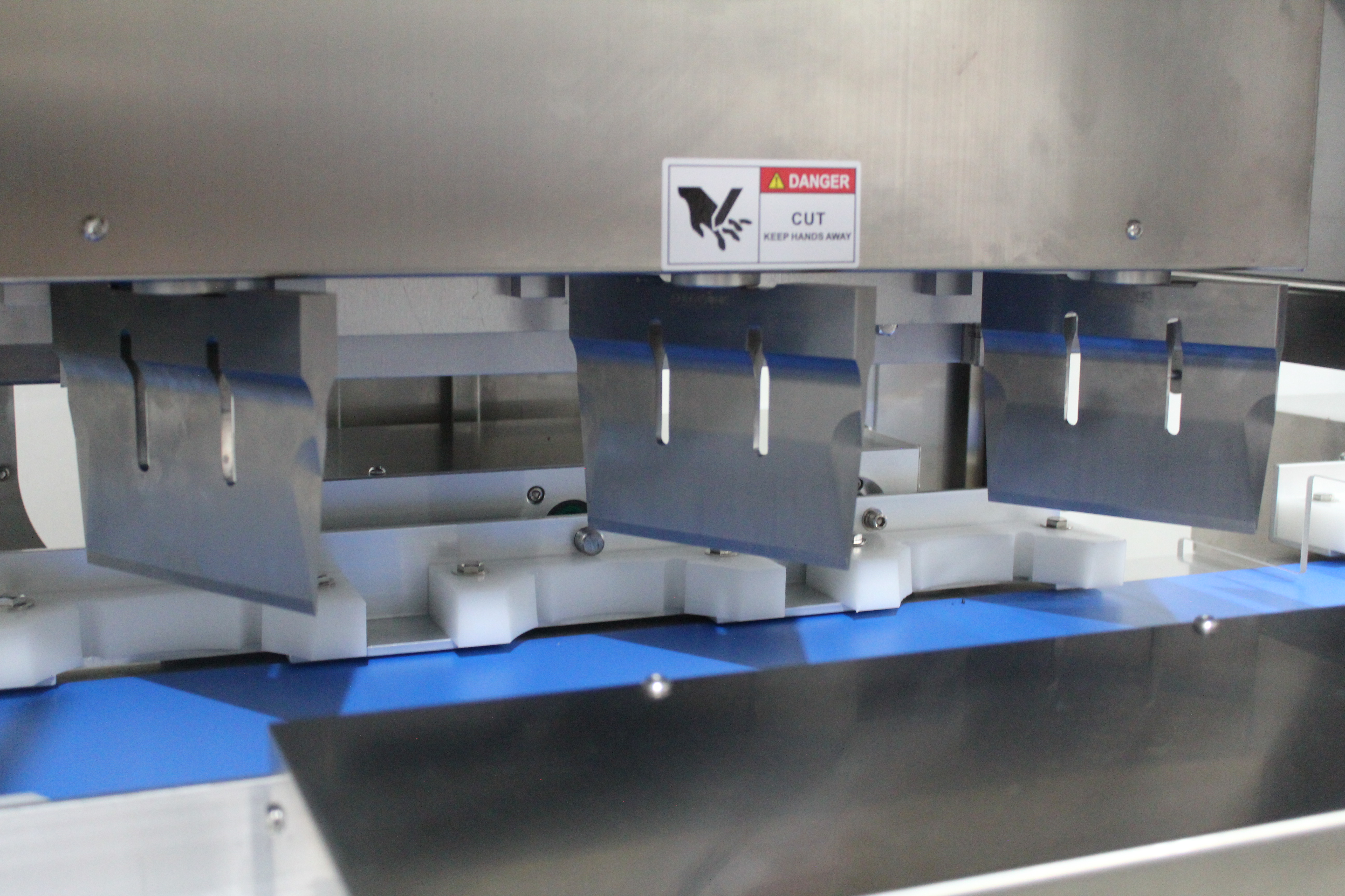 UFM3500-3R ultrasonic slicing in action