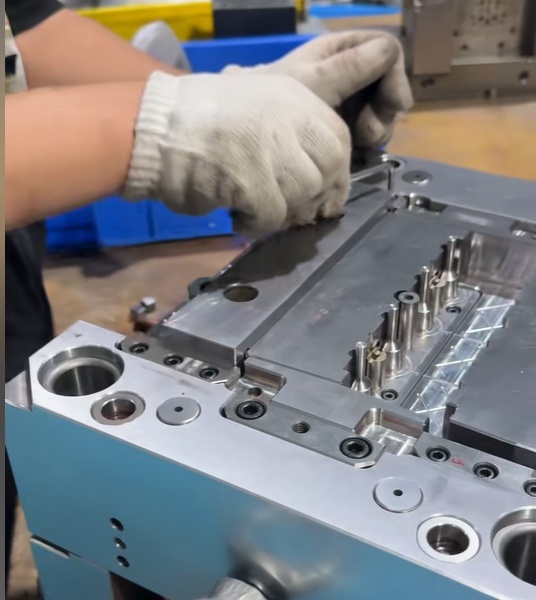Injection mold design and tooling process for custom plastic parts