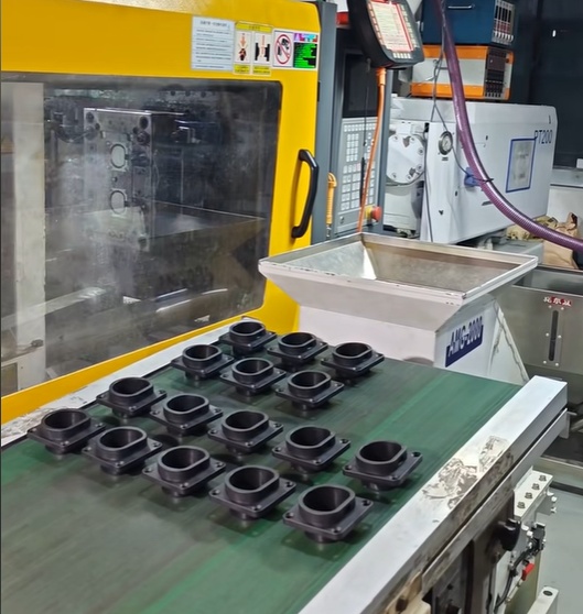 Low volume and mass production injection molding service