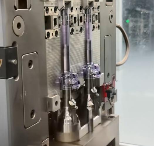 Medical device injection molded plastic parts in cleanroom production