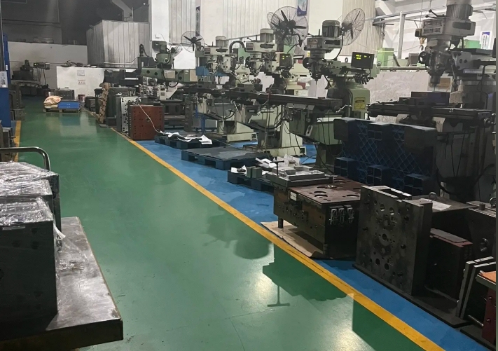 Integrated mold manufacturing and injection molding workflow diagram