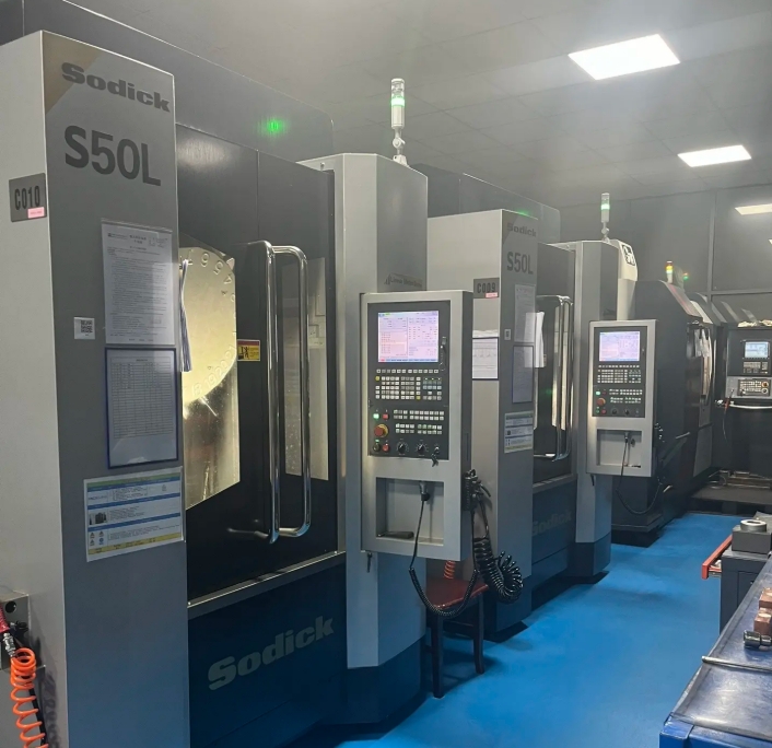 Split mold supplier and injection molding factory versus integrated supply