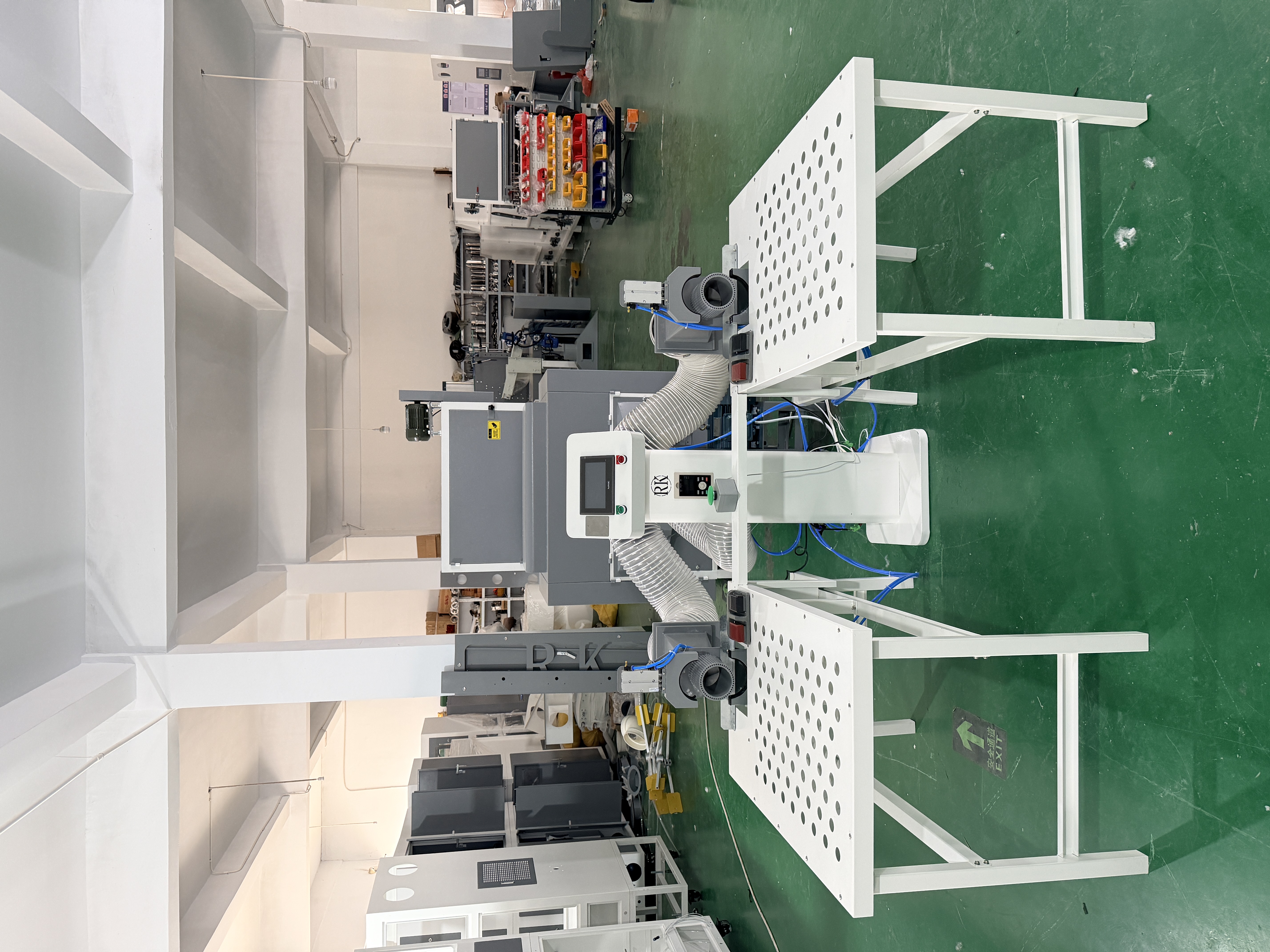 Pillow filling machine in operation