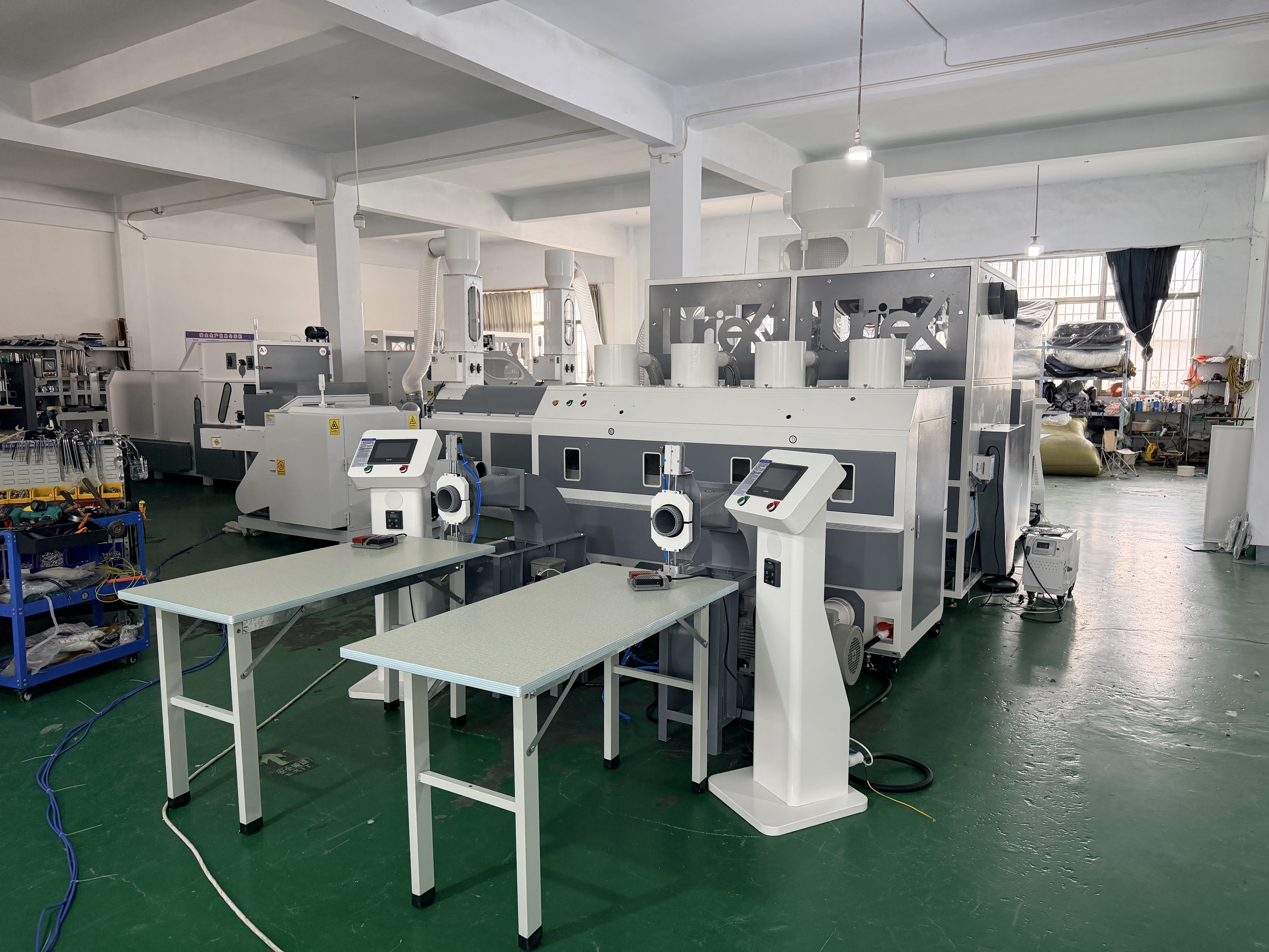 KWS6901-4 pillow filling line in operation