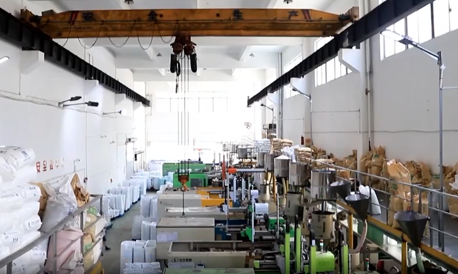 Injection moulding production workshop supporting folding basket bulk capacity and OEM mould development