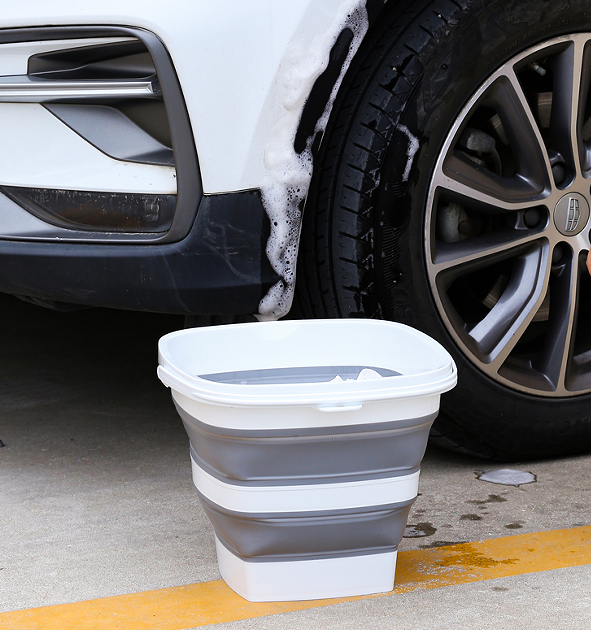 Collapsible water bucket used as a wash and rinse vessel in auto detailing and pet bathing