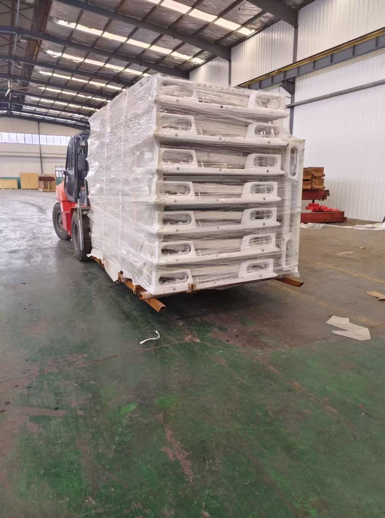 Commercial‑vehicle equipment dealer