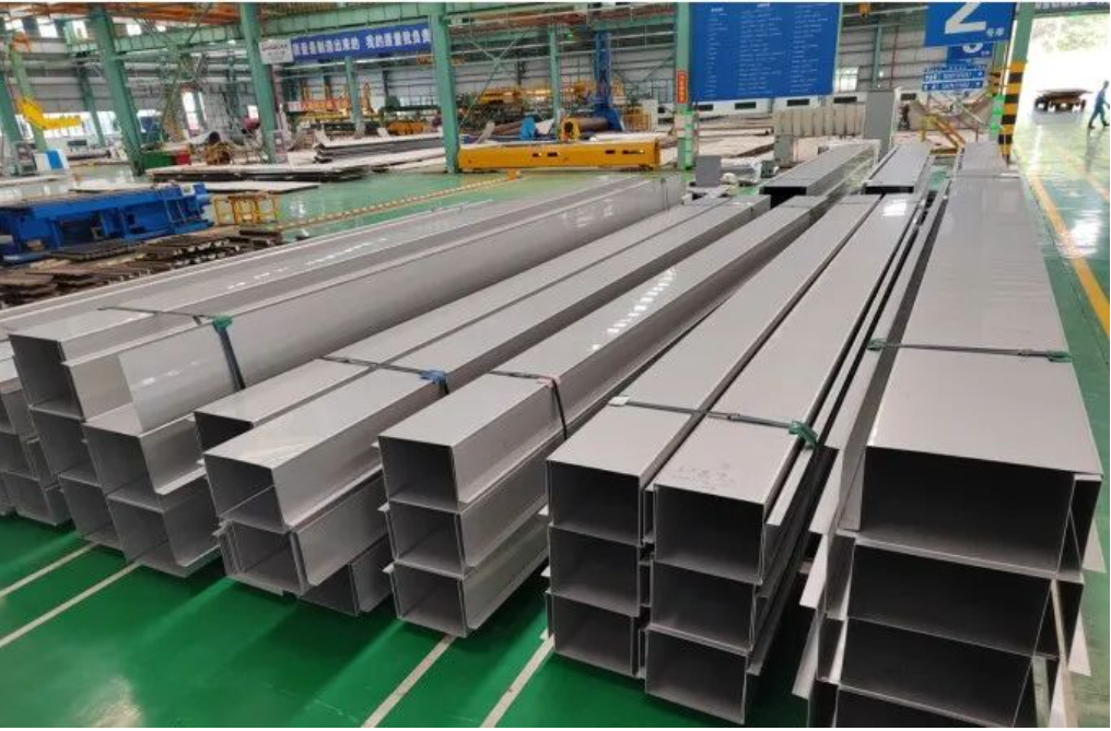 Ultra-long press-brake formed welded steel box section, model Custom-L-1