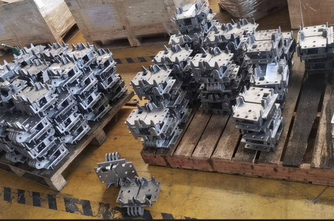 Cast hinge for a welded steel beam assembly Cast hinge component produced to be welded onto the end of a steel I-beam