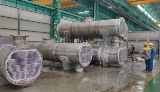 Heat exchanger assembly fabricated for petrochemical and power generation service