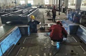 Large AGV （Automated Guided Vehicle) manufacuturer， or autonomous vehicle builder