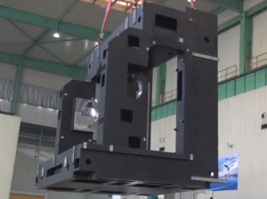 Milling machine center frame