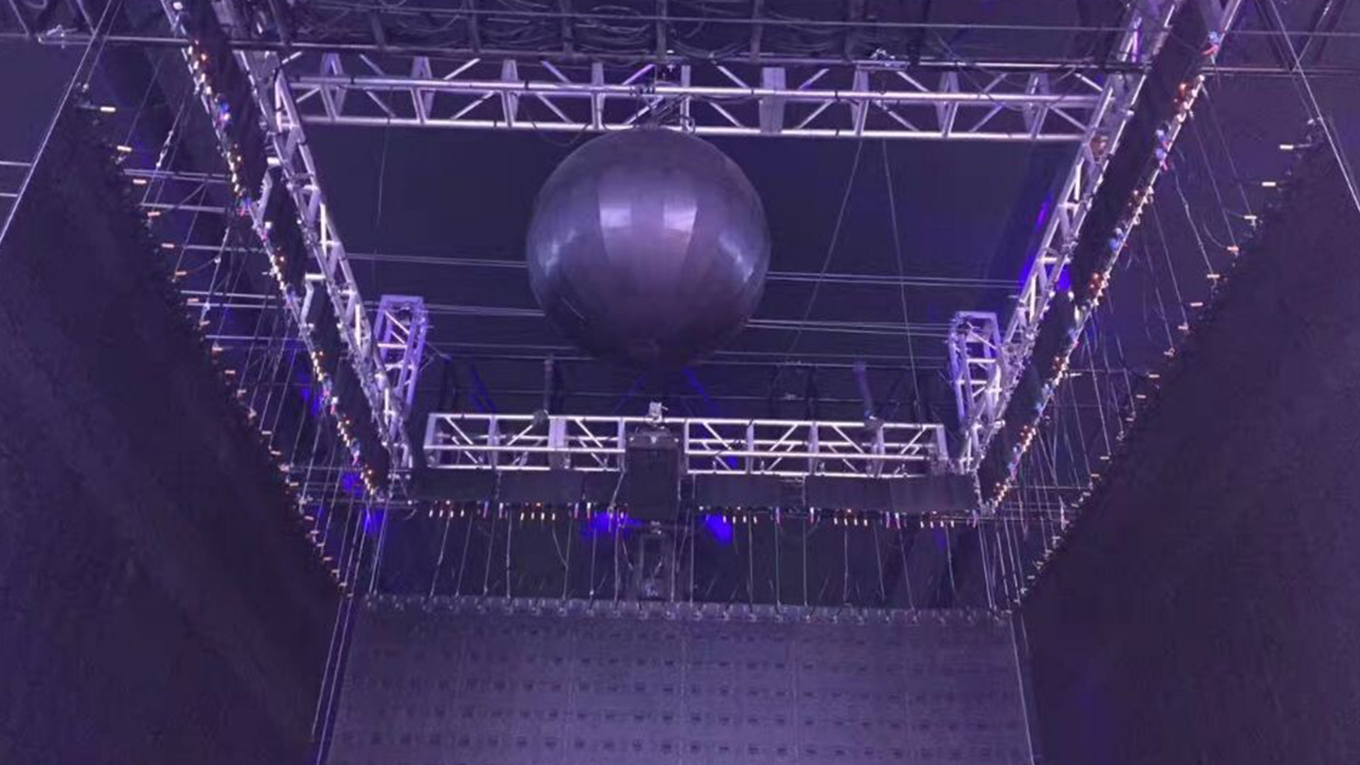 Three-sided foldable LED display structure used at an automotive launch event in China